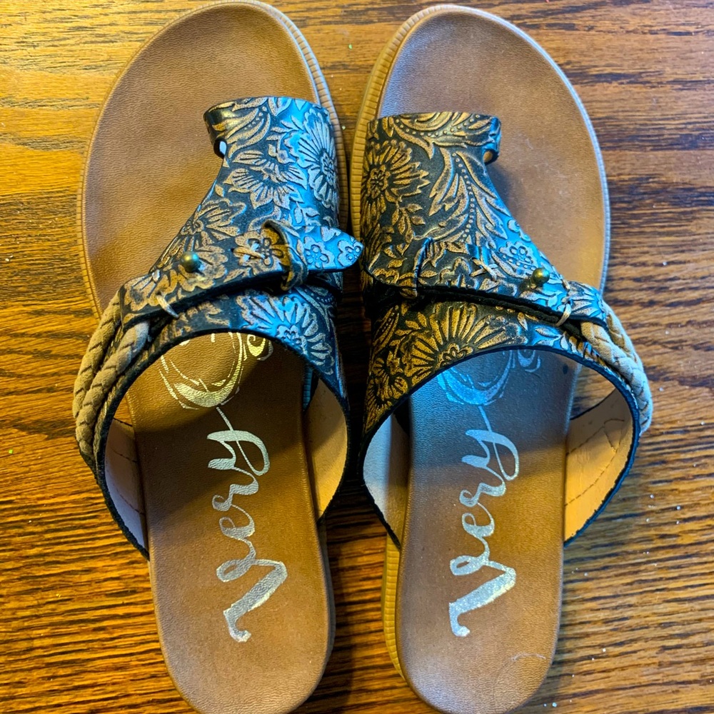 Leather sandals